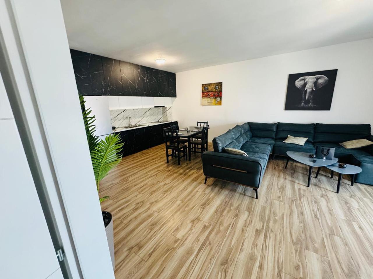 Apartamente Tirana Buitenkant foto