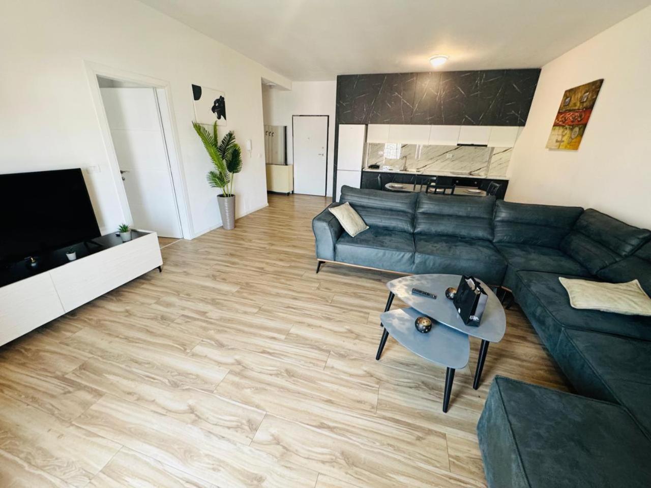 Apartamente Tirana Buitenkant foto