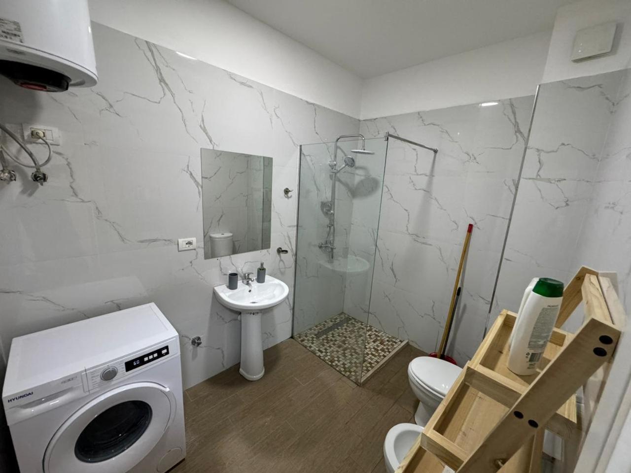 Apartamente Tirana Buitenkant foto